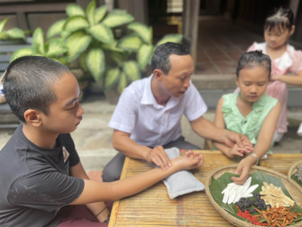 GIÁO DỤC DI SẢN THÔNG QUA HOẠT ĐỘNG TRẢI NGHIỆM TẠI BẢO TÀNG, DI TÍCH CHO THANH THIẾU NHI