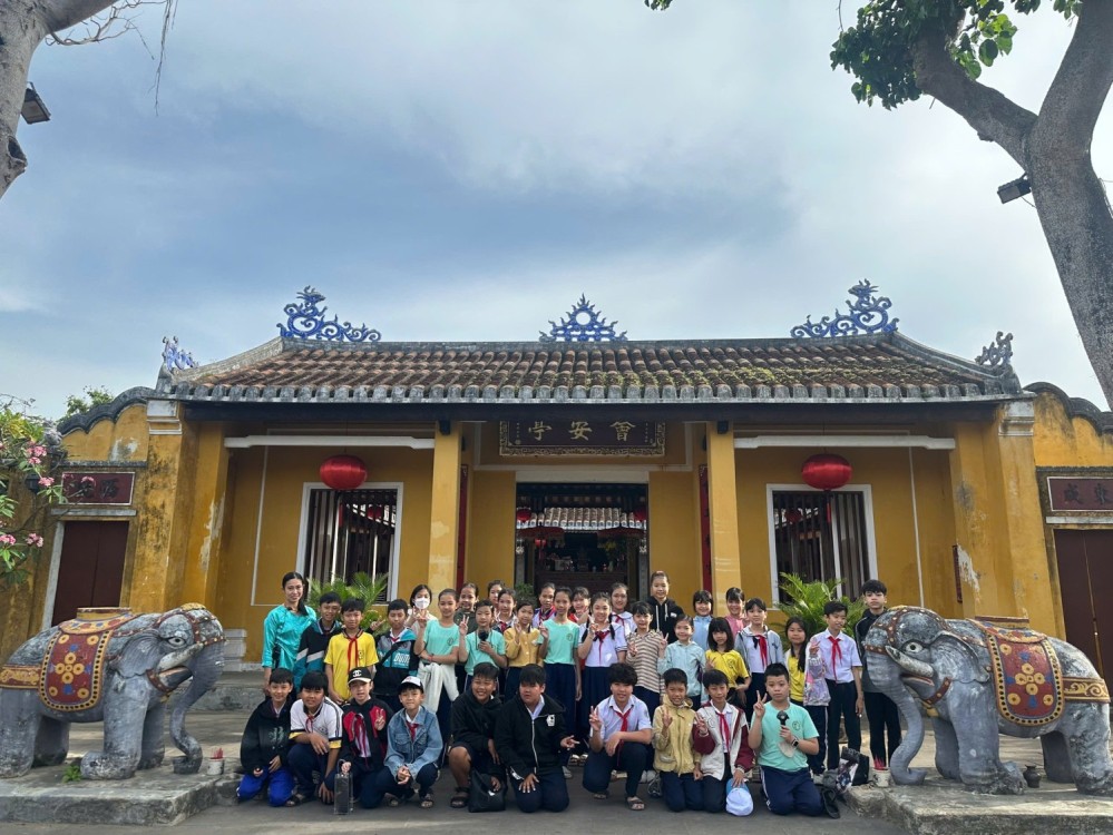 Trường Tiểu học Lý Tự Trọng tham quan Khu phố cổ